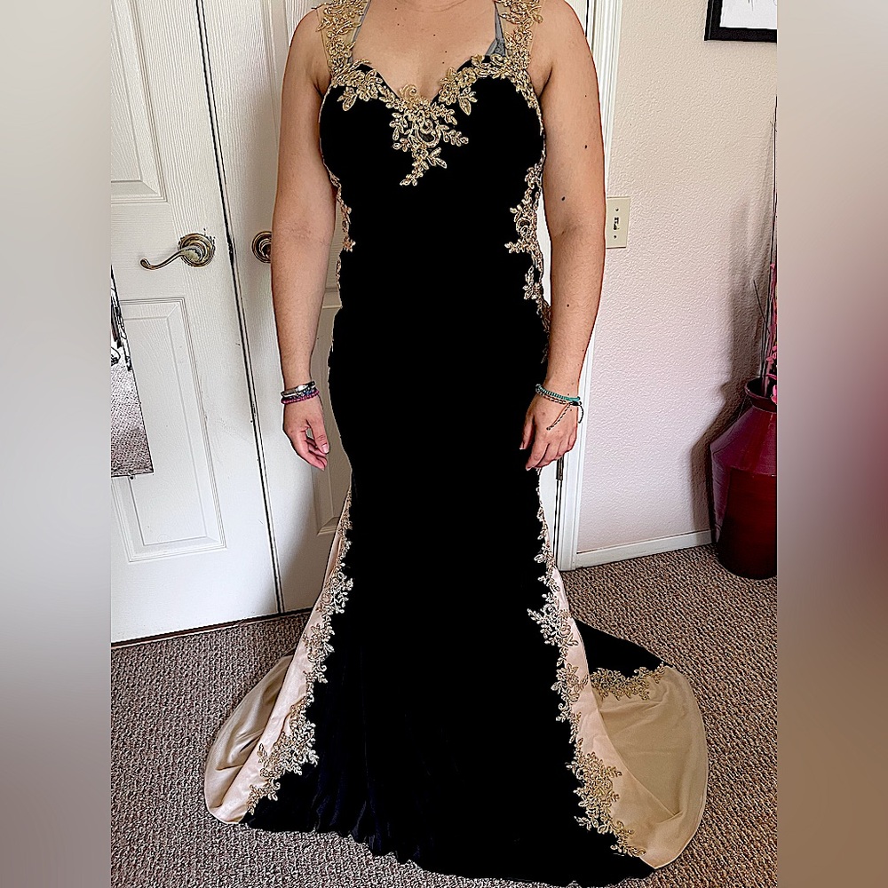 Elegant black and gold may queen prom dress! Price is negotiable!!